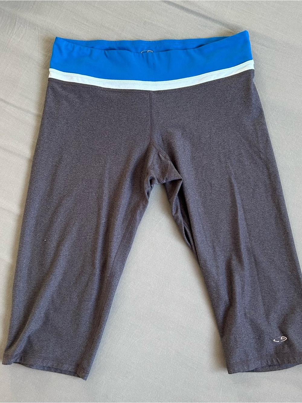 Performance Capri Leggings with Blue Waistband